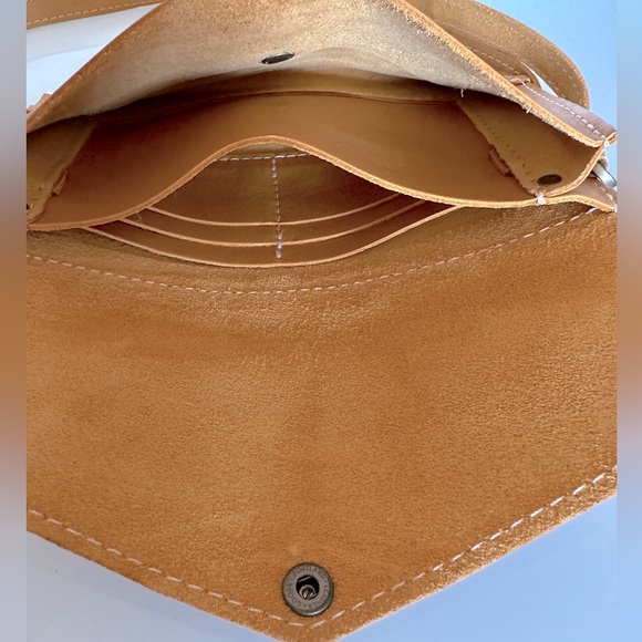 NWOT 🌻 Portland Leather Envelope Crossbody Bag in Gorgeous Sunflower Color. - Picture 3 of 3